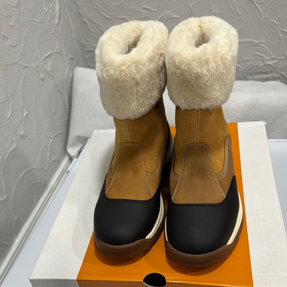 Timberland White Ledge WP Women's Wheat and Black Winter Boots - Size: 8.5